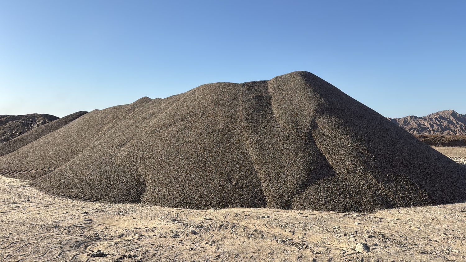 10 mm crushed aggregate stockpile